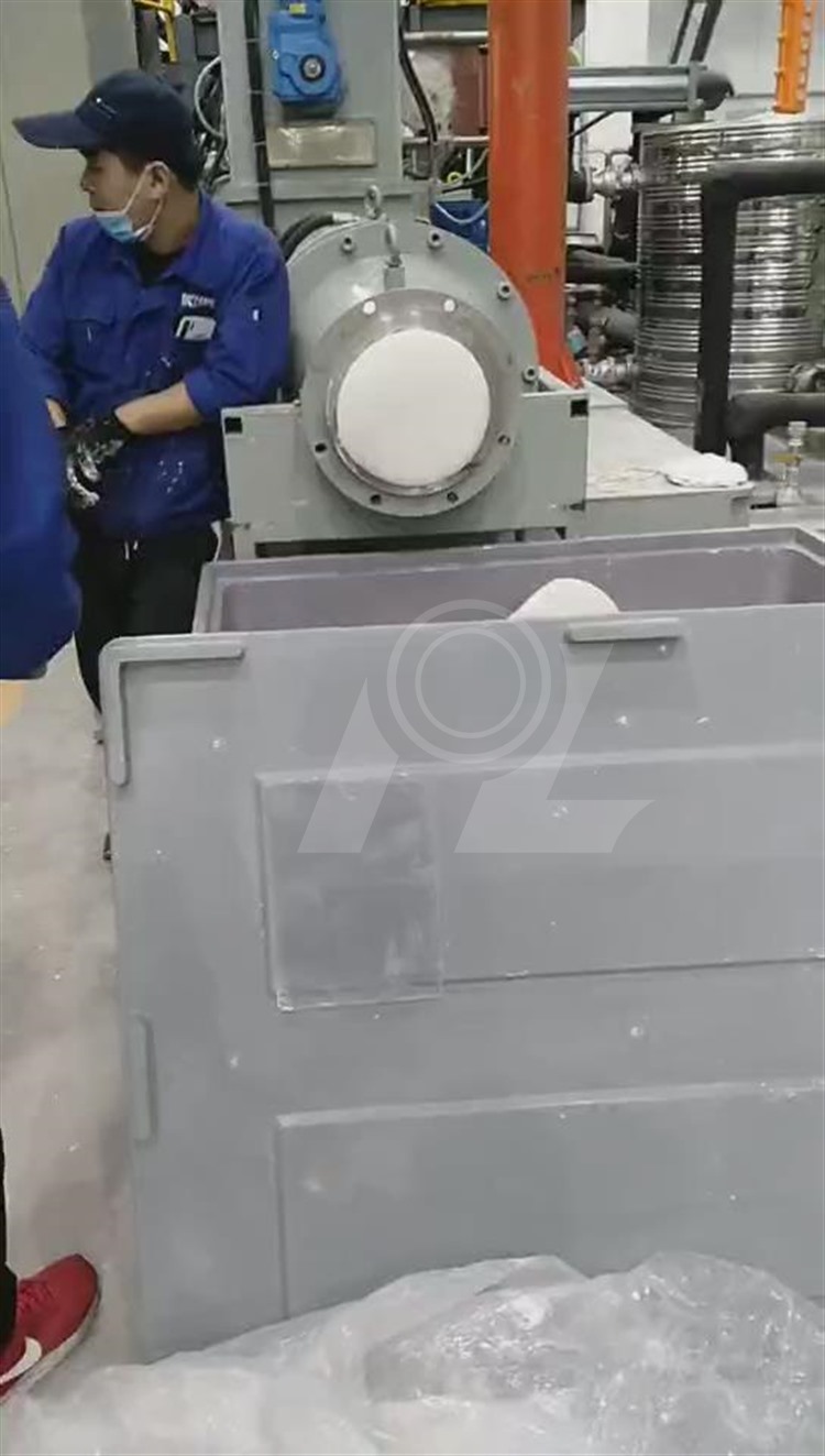 2，上料，捏合精煉